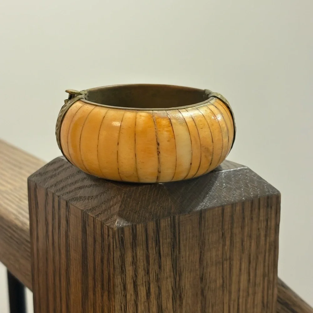N/A elegant amber